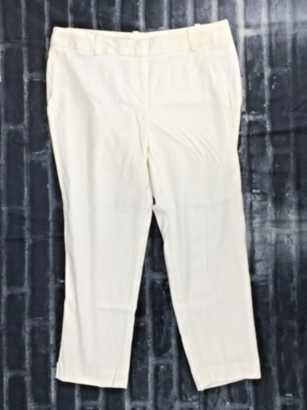 Liz Claiborne White Crop Pants Womens Size 14